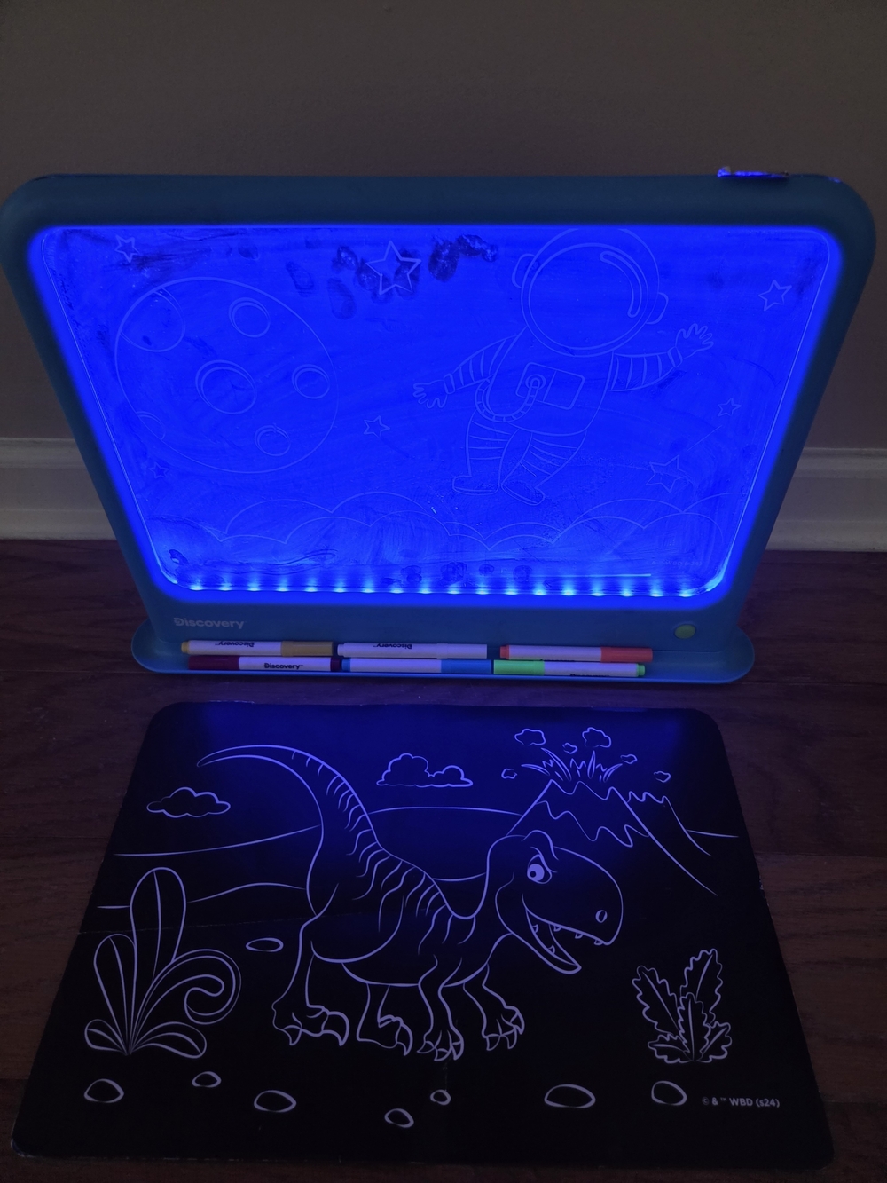 Discovery Kids Blue LED Drawing Board for Kids. Markers. 3 Pictures